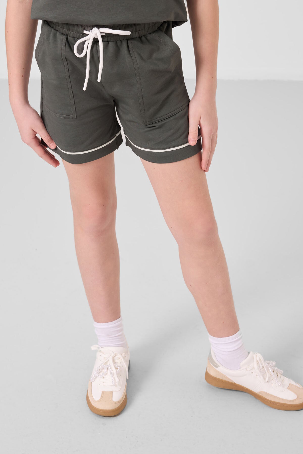 Image of Haki Pamuklu Yumuşak Dokulu Standart Fit Basic Kız Çocuk Şort Takım - 75183