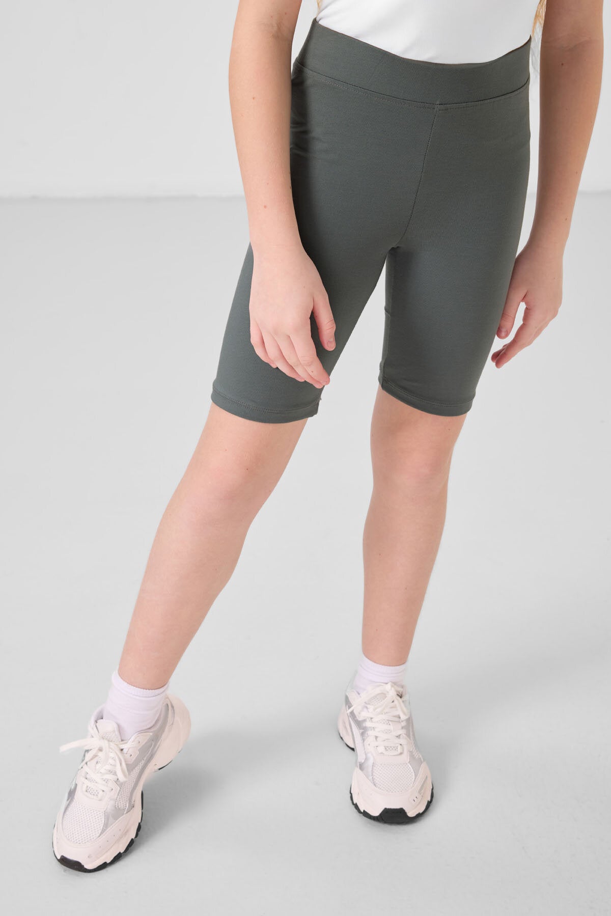 Image of Haki Pamuklu Kısa Paça Standart Fit Basic Kız Çocuk Tayt - 75188