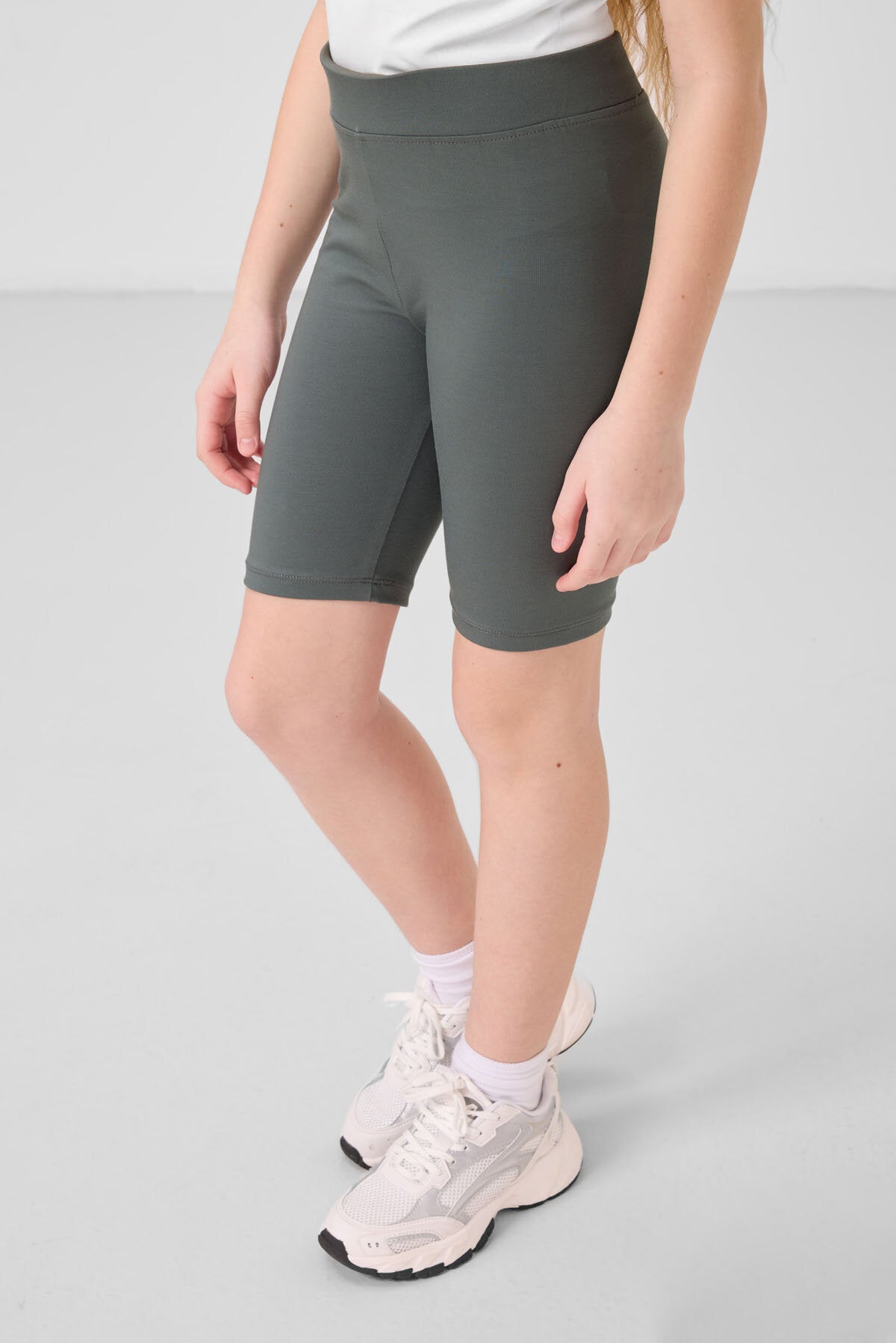 Image of Haki Pamuklu Kısa Paça Standart Fit Basic Kız Çocuk Tayt - 75188
