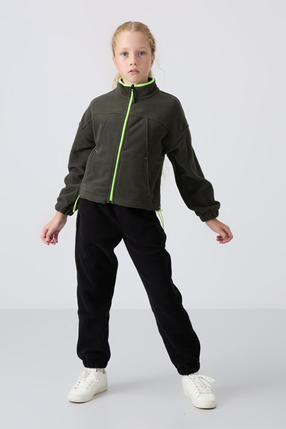 Image of Haki Kalın Yumuşak Dokulu Standart Fit Nakışlı Polar Kız Çocuk Sweatshirt - 75157