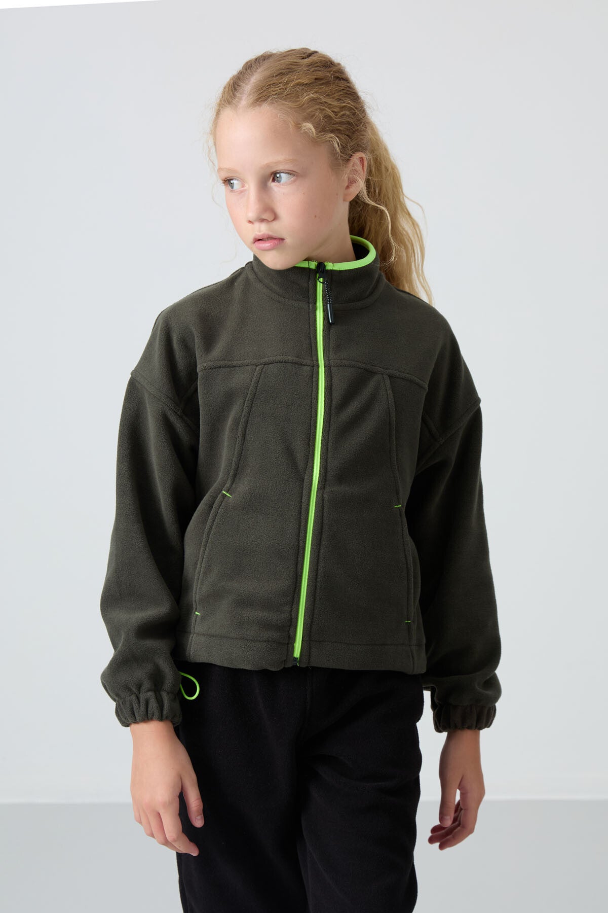Image of Haki Kalın Yumuşak Dokulu Standart Fit Nakışlı Polar Kız Çocuk Sweatshirt - 75157