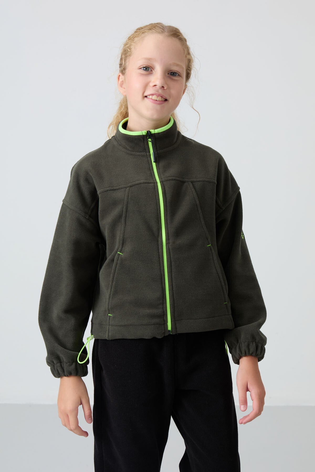 Image of Haki Kalın Yumuşak Dokulu Standart Fit Nakışlı Polar Kız Çocuk Sweatshirt - 75157