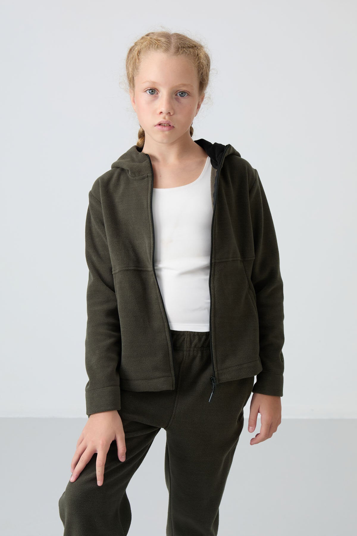 Image of Haki Kalın Yumuşak Dokulu Standart Fit Nakışlı Polar Kız Çocuk Sweatshirt - 75152