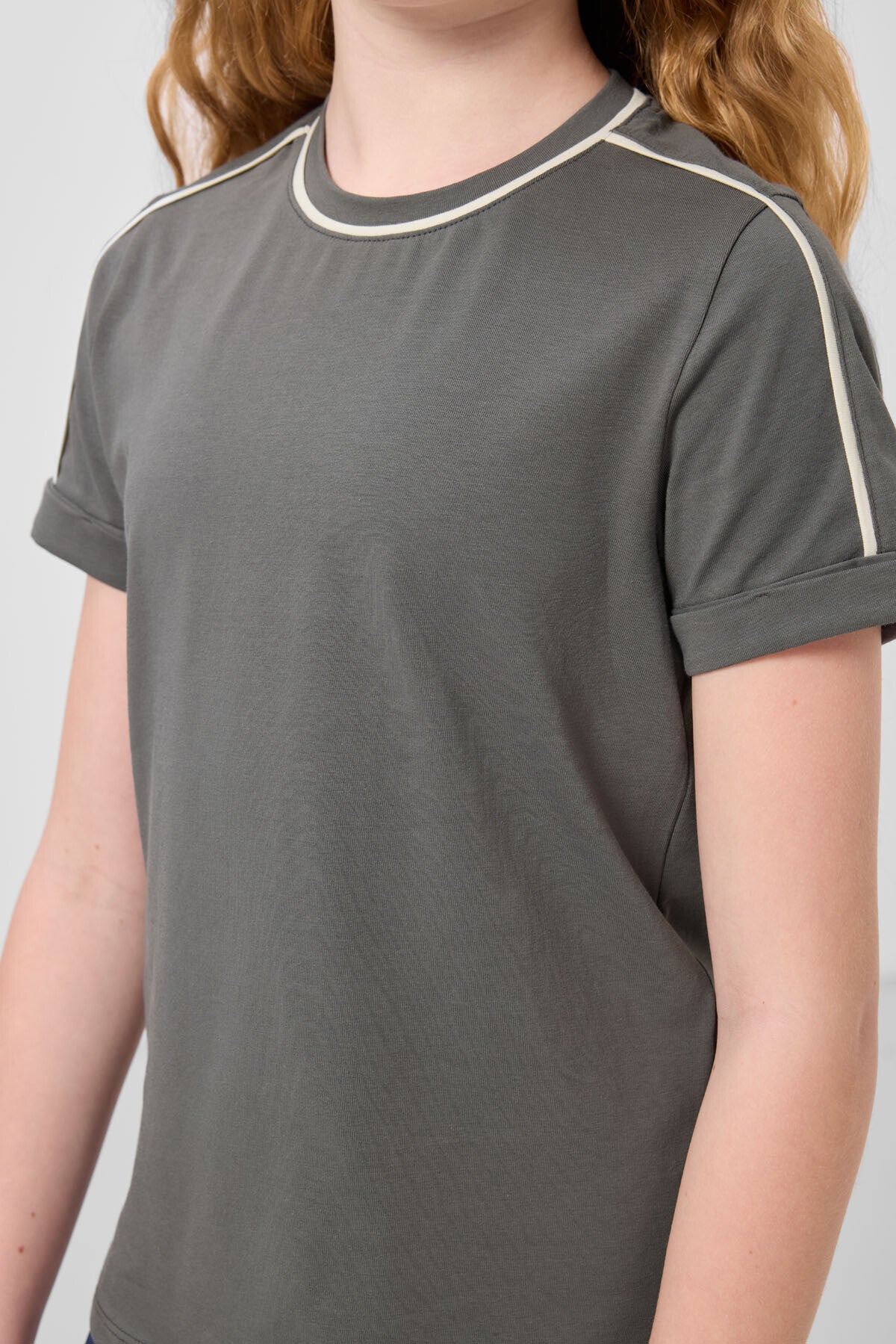Image of Haki Pamuklu O Yaka Standart Fit Basic Kız Çocuk T-Shirt - 75177
