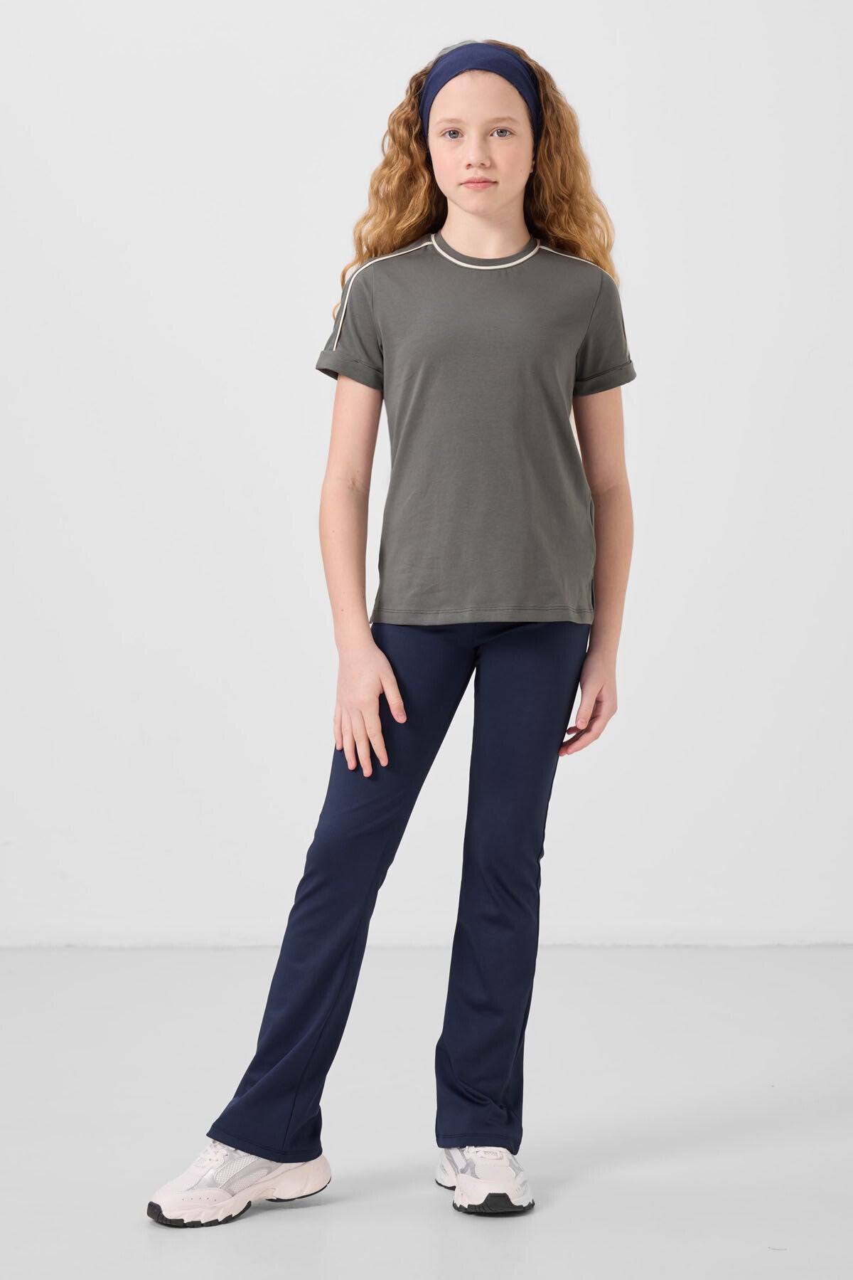 Image of Haki Pamuklu O Yaka Standart Fit Basic Kız Çocuk T-Shirt - 75177