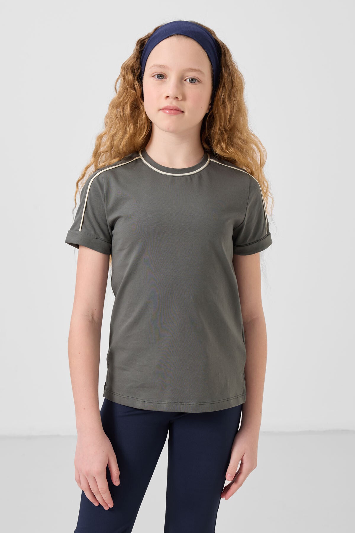Image of Haki Pamuklu O Yaka Standart Fit Basic Kız Çocuk T-Shirt - 75177