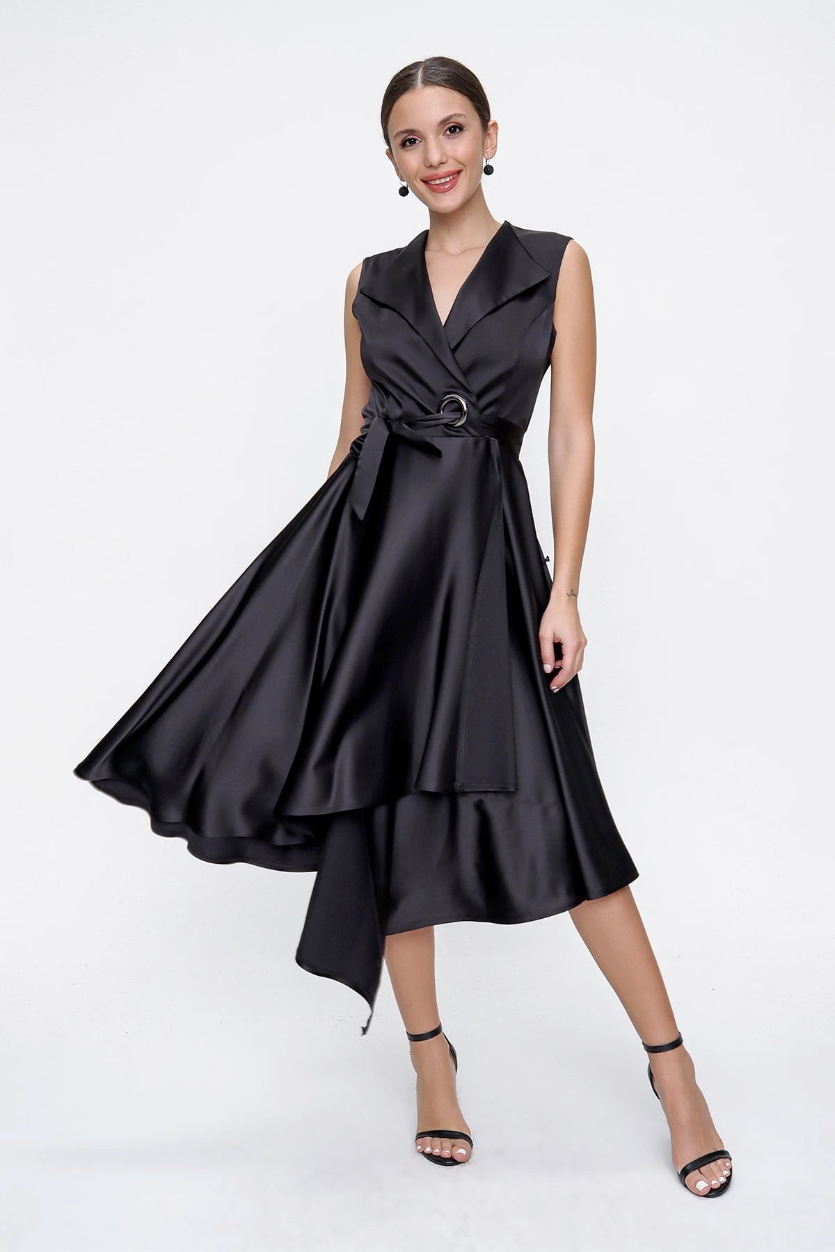 Image of Rochie din satin cu decolteu înfășurat și șireturi