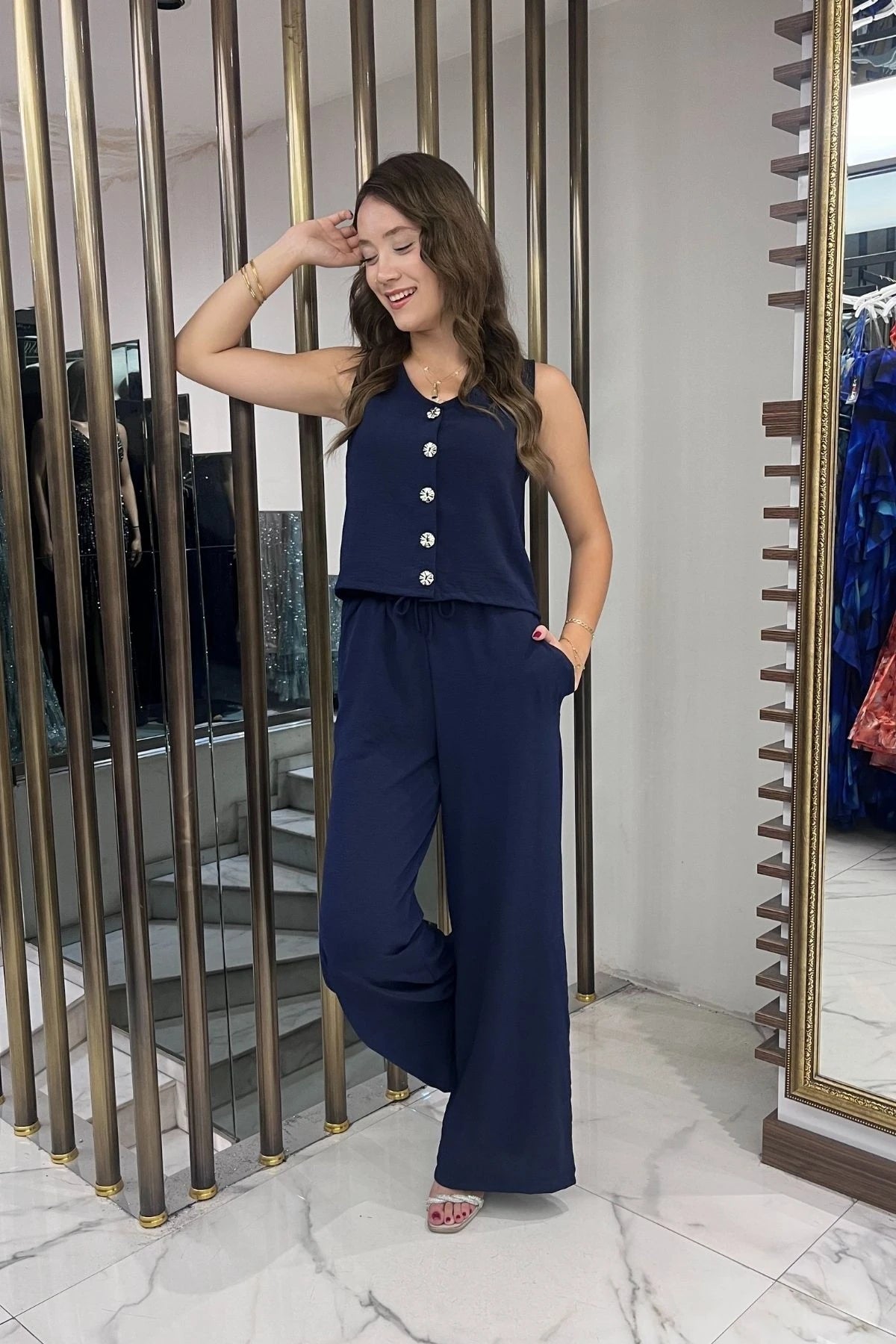 Image of Bluză pentru femei cu decolteu în V și nasturi în față, talie elastică, pantaloni palazzo cu buzunare, set de 2 piese Ayrobin