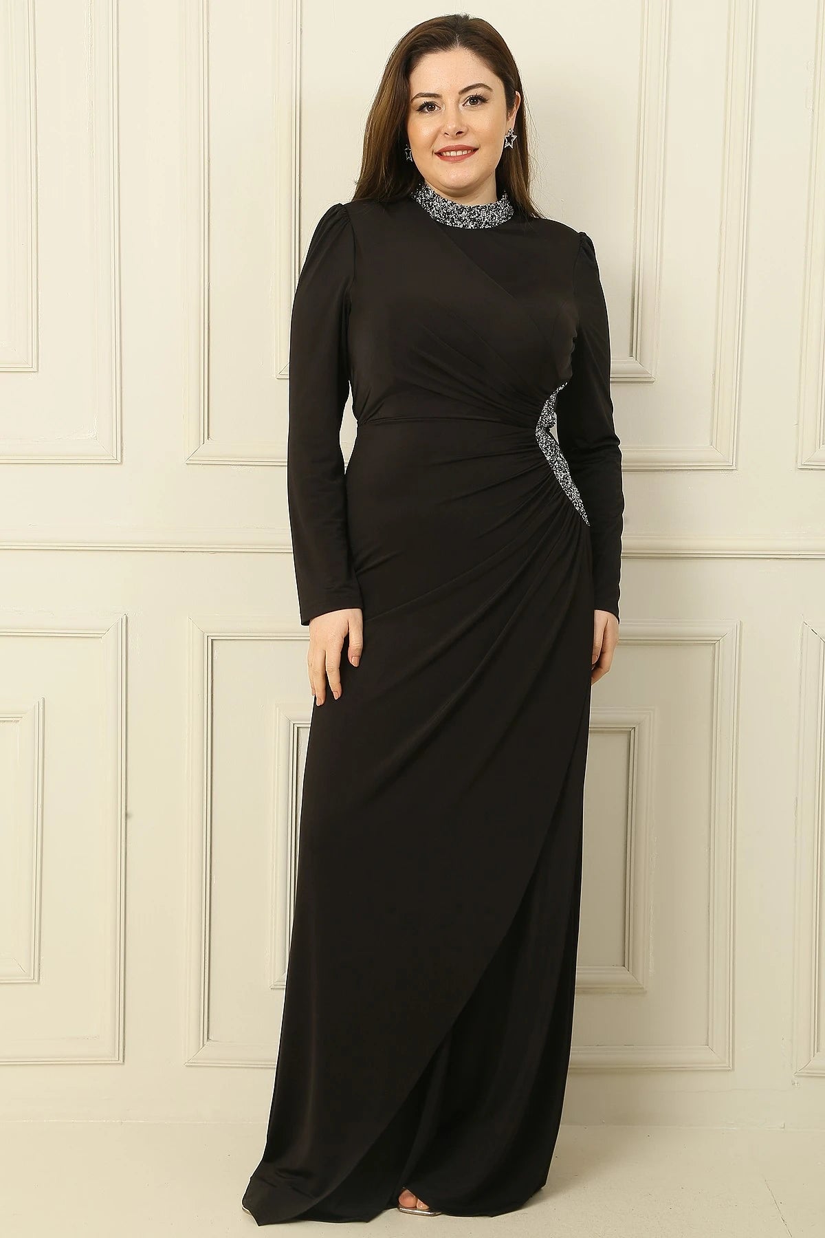 Image of Yakası Ve Yanı Taşlı Astarlı Büzgülü Kristal Uzun Büyük Beden Tesettür Elbise