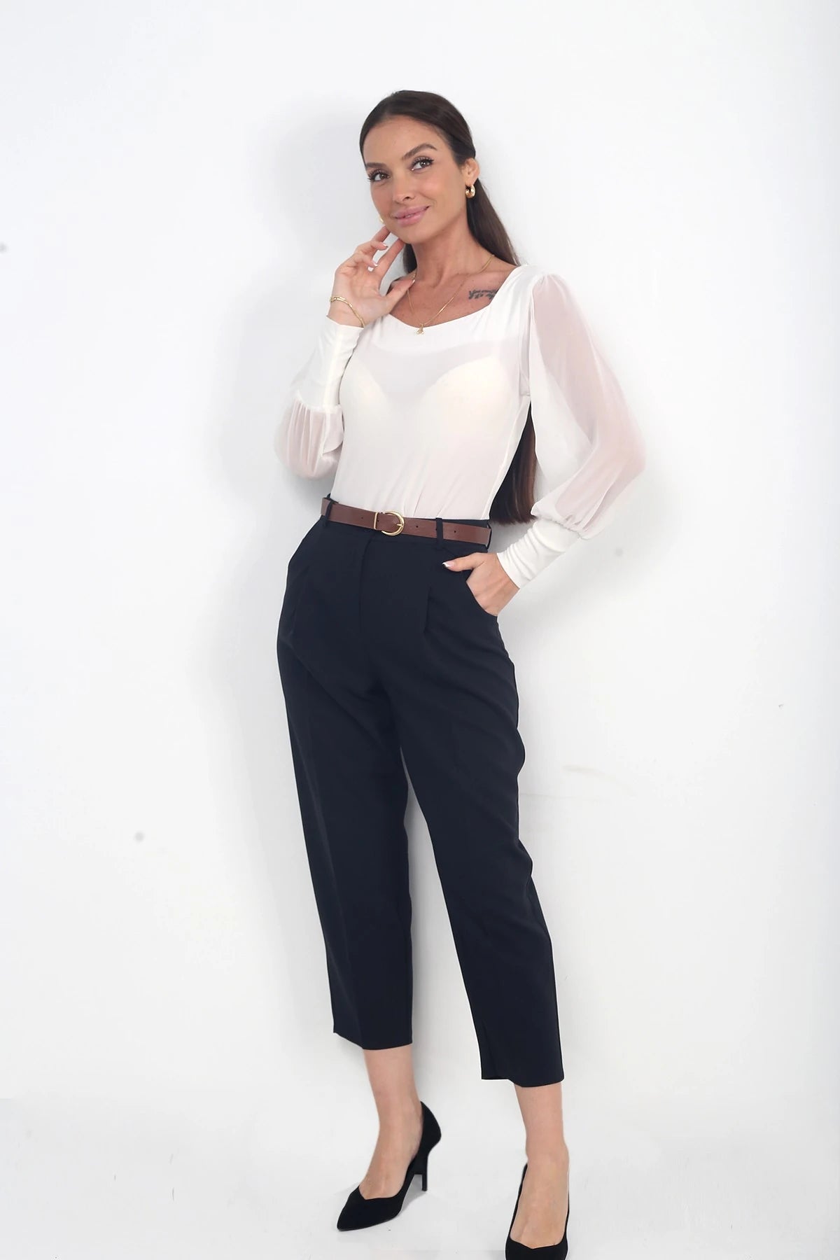 Image of Women's Pocketed Slim-Fit Pleated Ankle-Length Trousers