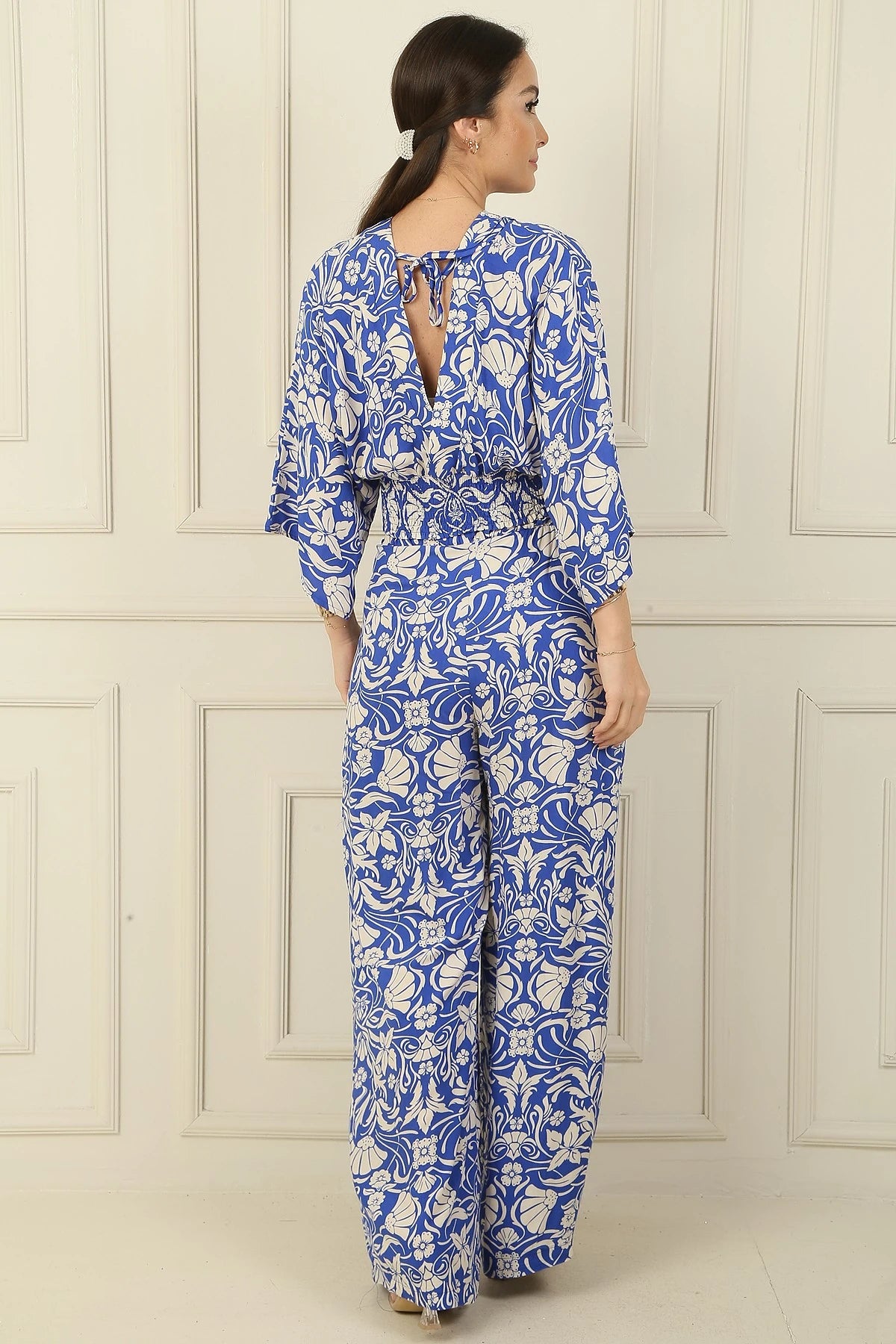 Image of Top scurt cu decolteu în V în față și în spate, talie elastică, pantaloni Palazzo cu buzunare, set floral din 2 piese