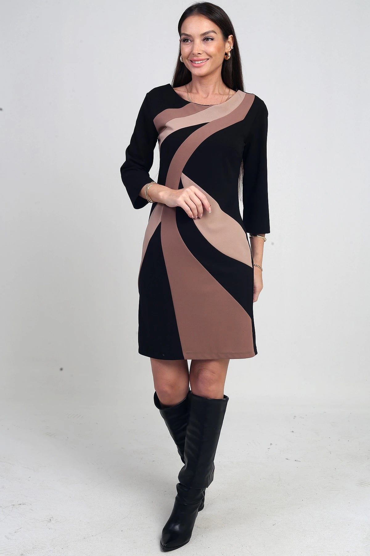 Image of Rochie scurtă din crep cu model geometric și căptușire pentru femei