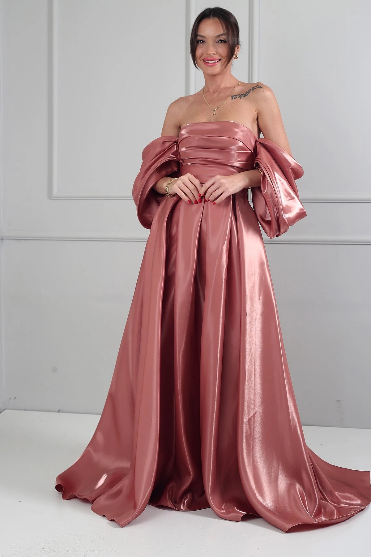 Image of Women's Strapless Balloon Sleeve Lined Pleated Pocket Taffeta Long Dress