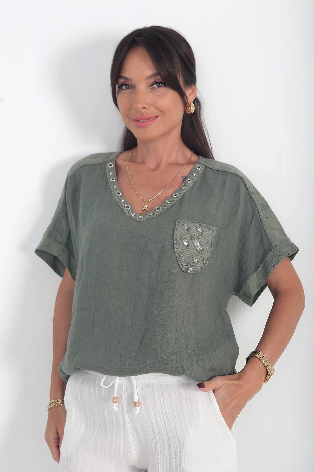 Image of Kadın İtalyan Keten Zınmbalı V Yaka Tek Cepli Omuzlar Nakış İşlemeli Oversize Cotton Bluz