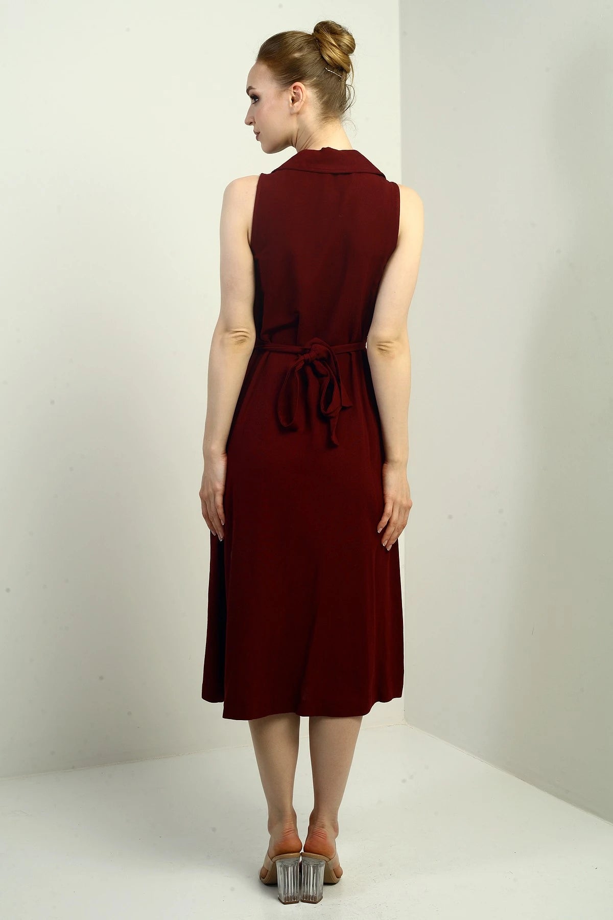 Image of Rochie midi din in pentru femei, cu guler polo, pliuri frontale și nasturi
