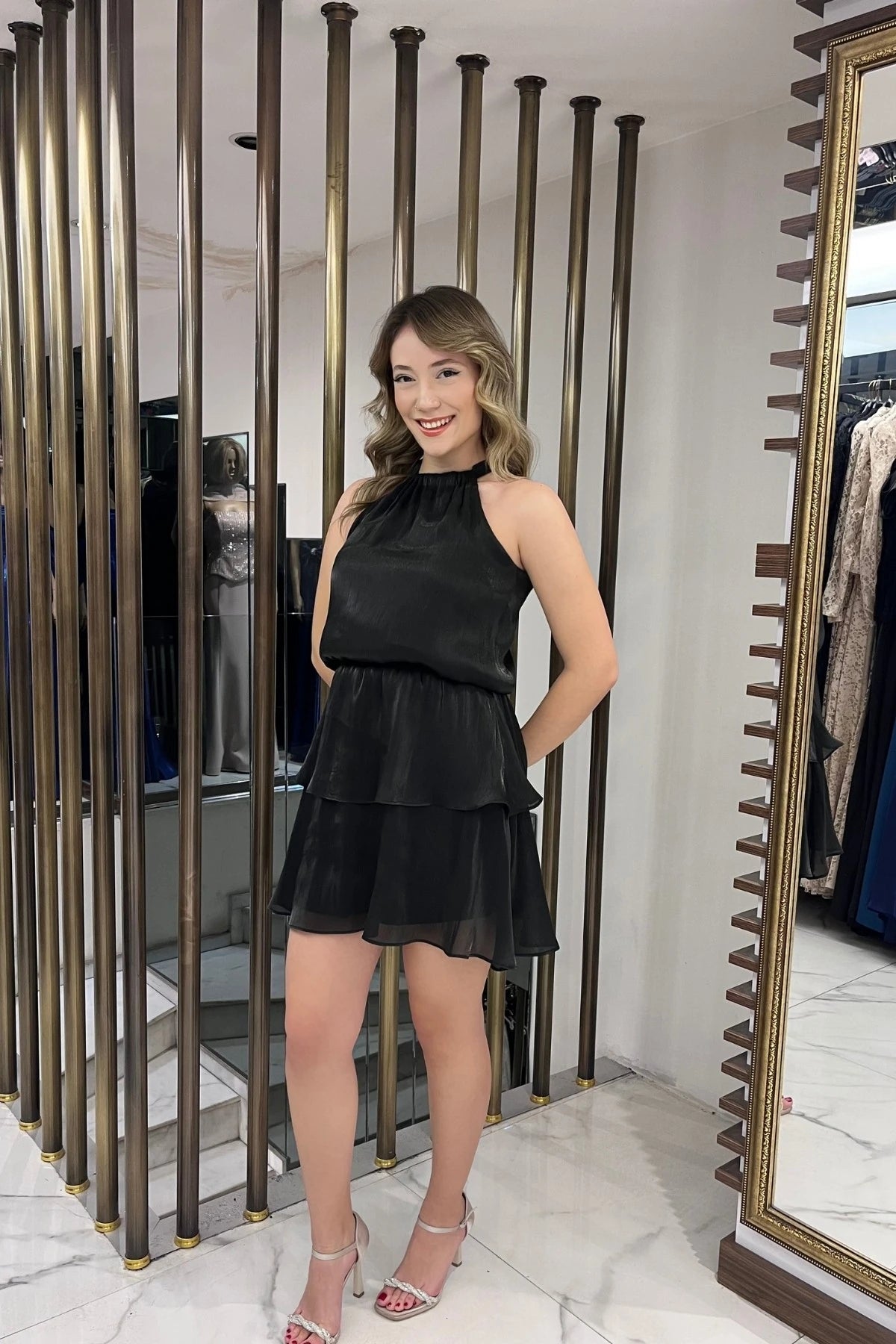 Image of Rochie scurtă din satin pentru femei, cu decolteu halter, căptușită, stratificată, cu volane