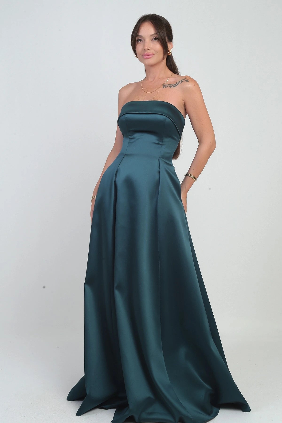 Image of Rochie de seară lungă din satin, fără bretele, cu căptușeală și buzunare pentru femei