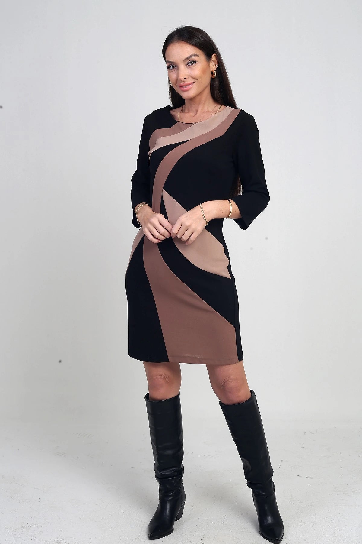 Image of Rochie scurtă din crep cu model geometric și căptușire pentru femei