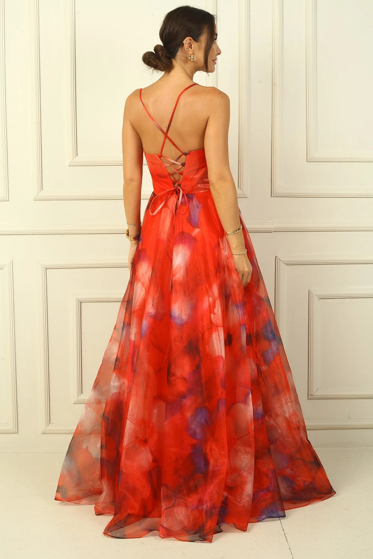 Image of Rochie lungă din organza, cu imprimeu floral și șireturi în față, cu bretele la spate
