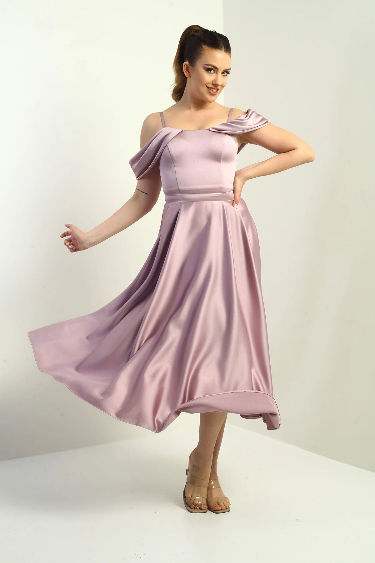 Image of Women's Strappy Dropped Sleeve Lined Pleated Satin Flared Long Dress
