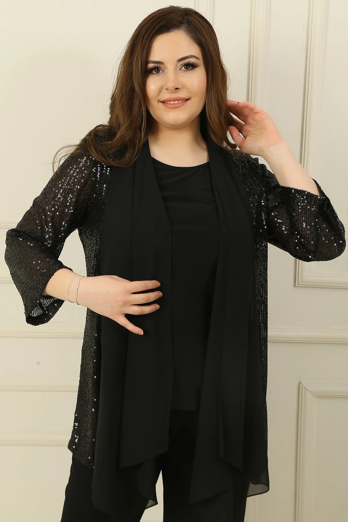Image of Kadın İçi Kolsuz Bluz Şal Yaka Şifon Detaylı Pulpayet Ceket Büyük Beden 2 'li Takım