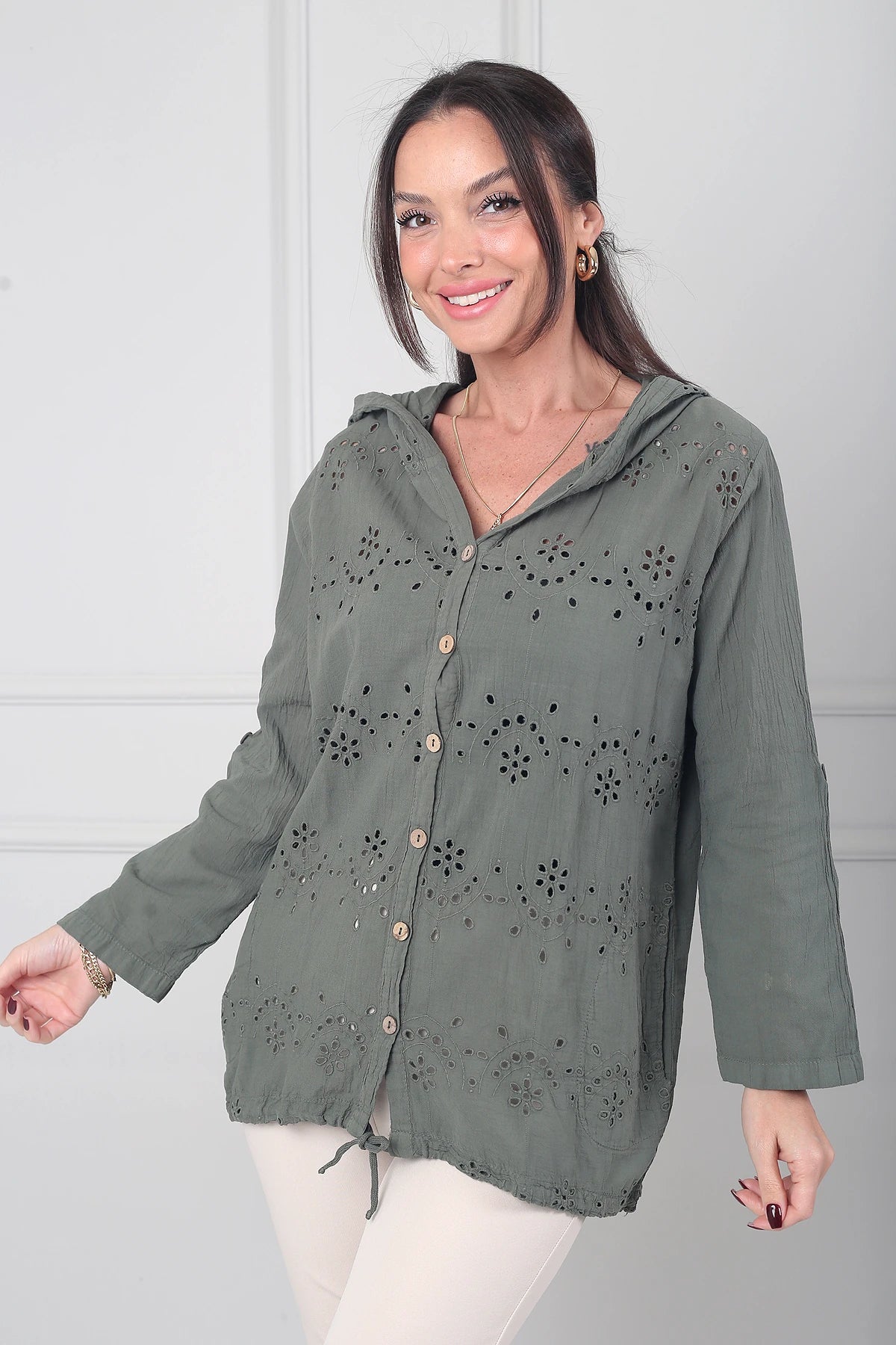 Image of Kadın Kapüşonlu Önü Düğmeli Cepli  Brode Fisto İşlemeli İtalyan Cotton Ceket