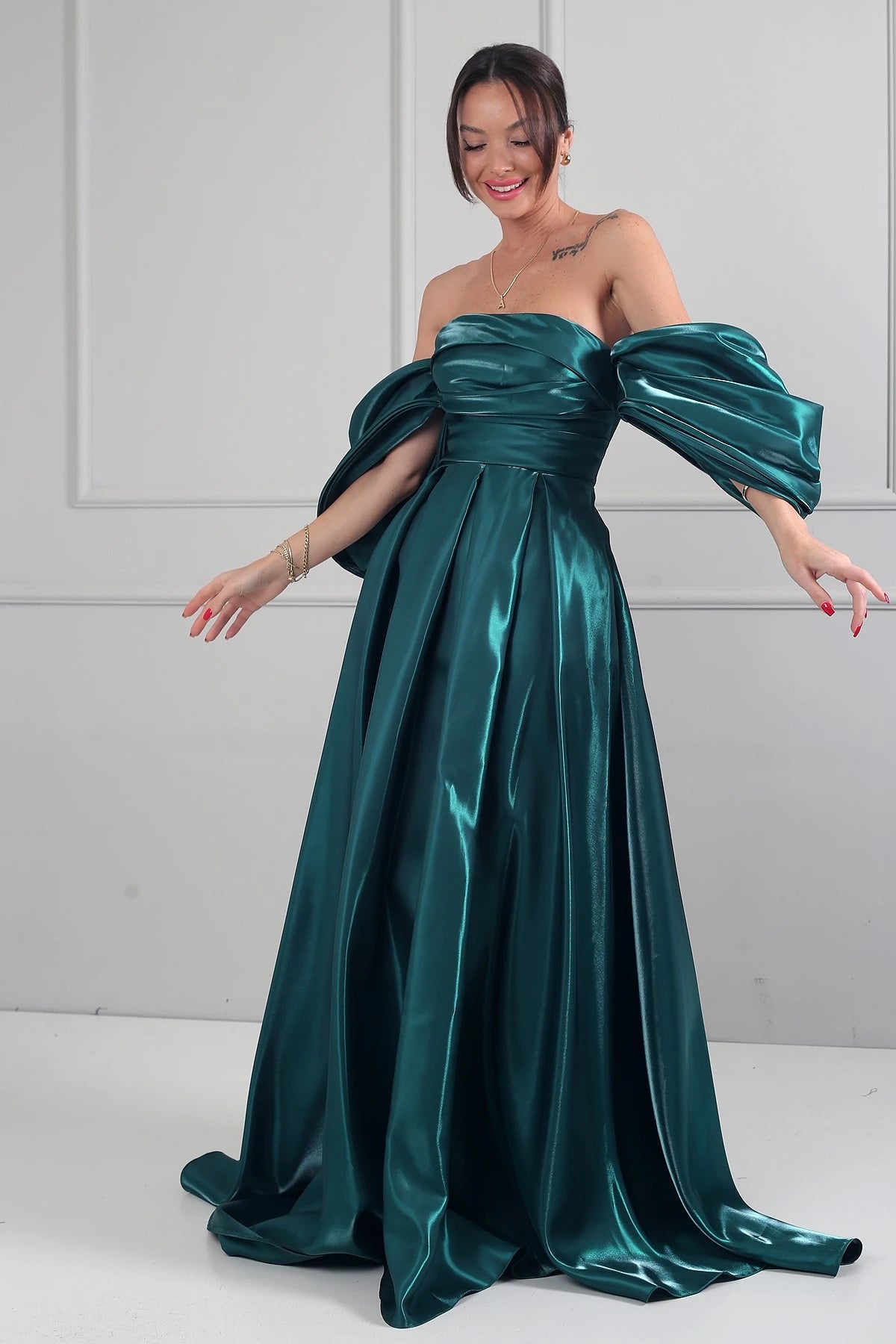 Image of Women's Strapless Balloon Sleeve Lined Pleated Pocket Taffeta Long Dress