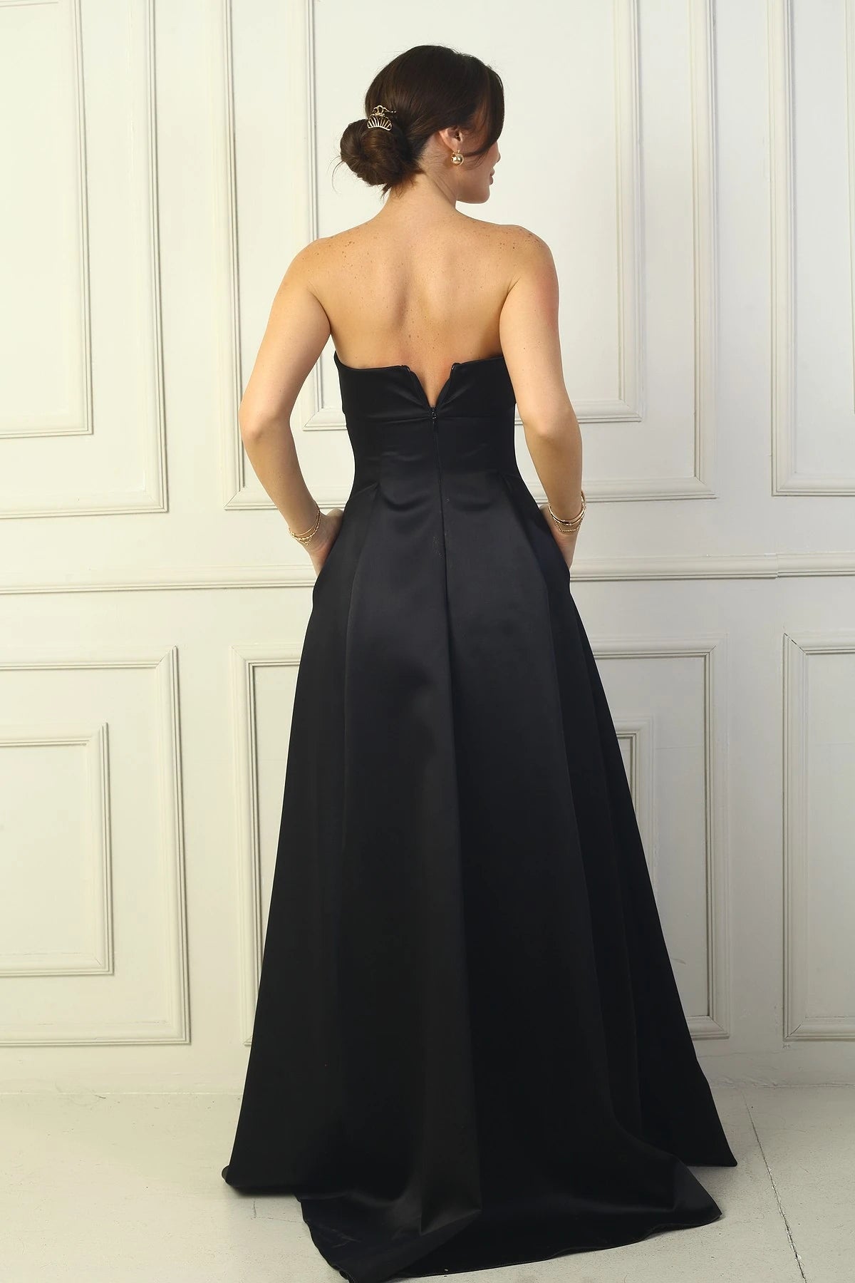 Image of Rochie de seară lungă din satin, fără bretele, cu căptușeală și buzunare pentru femei