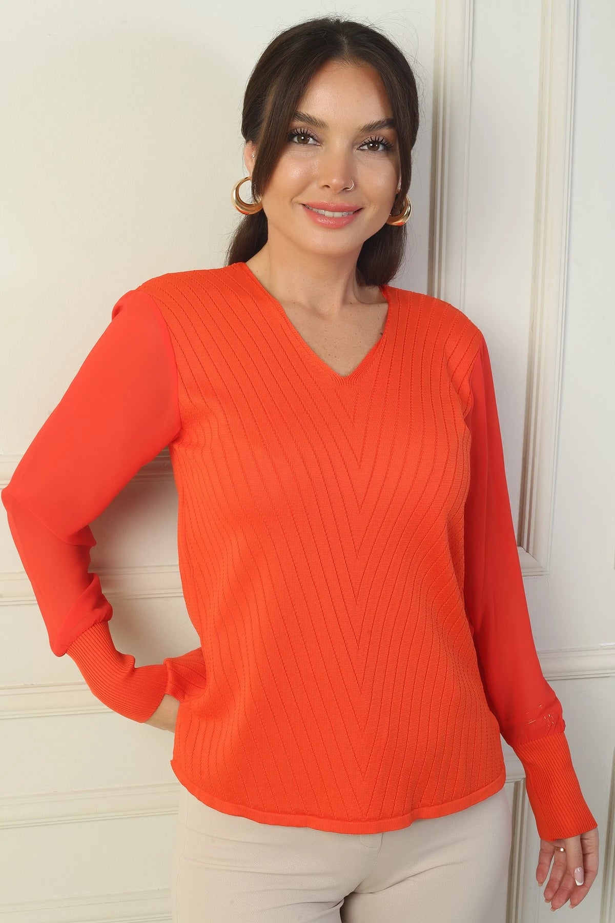 Image of Women's Sleeveless Chiffon V-Neck Sweater