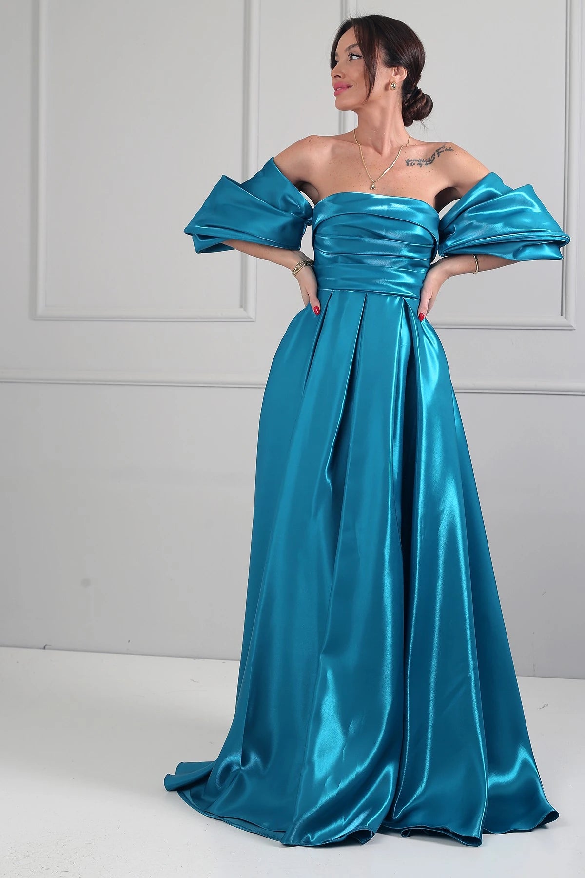 Image of Women's Strapless Balloon Sleeve Lined Pleated Pocket Taffeta Long Dress