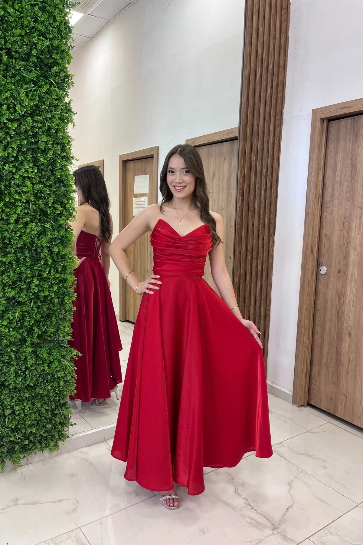 Image of Rochie midi din satin organza, fără bretele, cu decolteu în V pentru femei