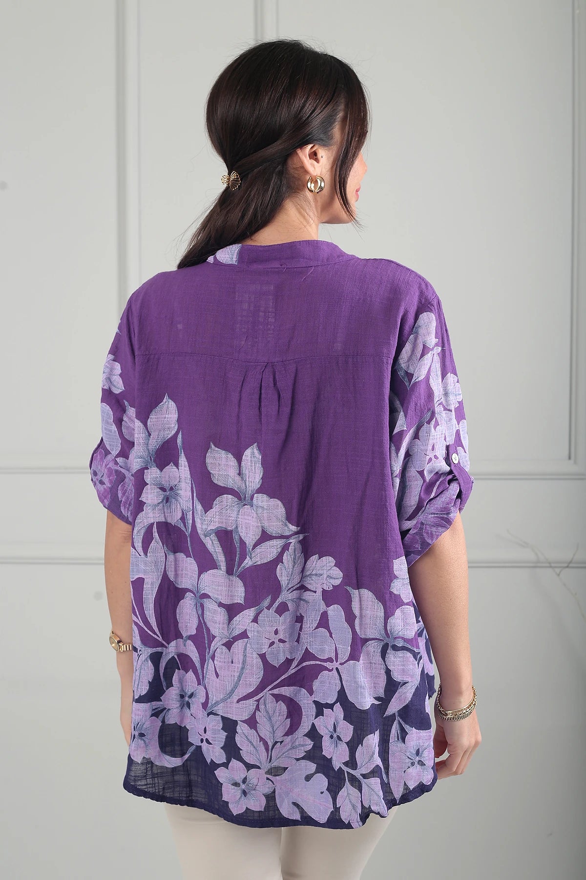 Image of Kadın Üç Düğme Detaylı Çiçek Desenli Tek Cepli İtalyan Cotton Oversize Bluz