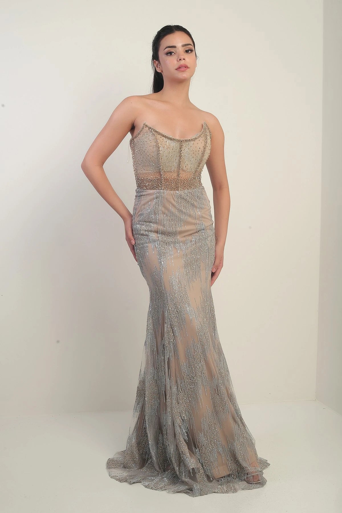 Image of Kadın Boncuk-Taş Detaylı Astarlı Balenli Üstü Transparan Uzun Elbise