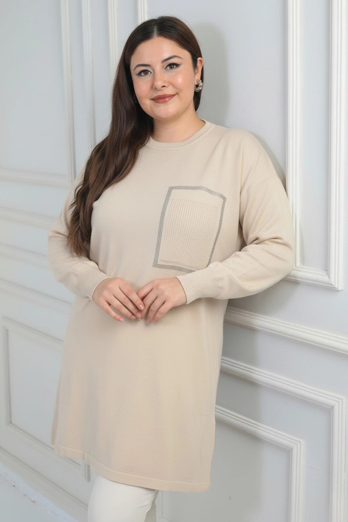 Image of Women's Plus Size Knitted Tunic Blouse with Single Front Pocket and Stone Print Detail