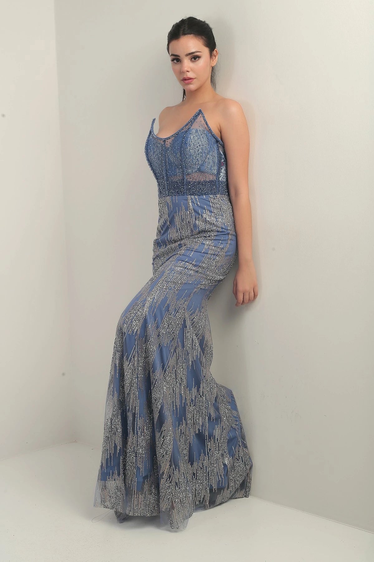 Image of Kadın Boncuk-Taş Detaylı Astarlı Balenli Üstü Transparan Uzun Elbise