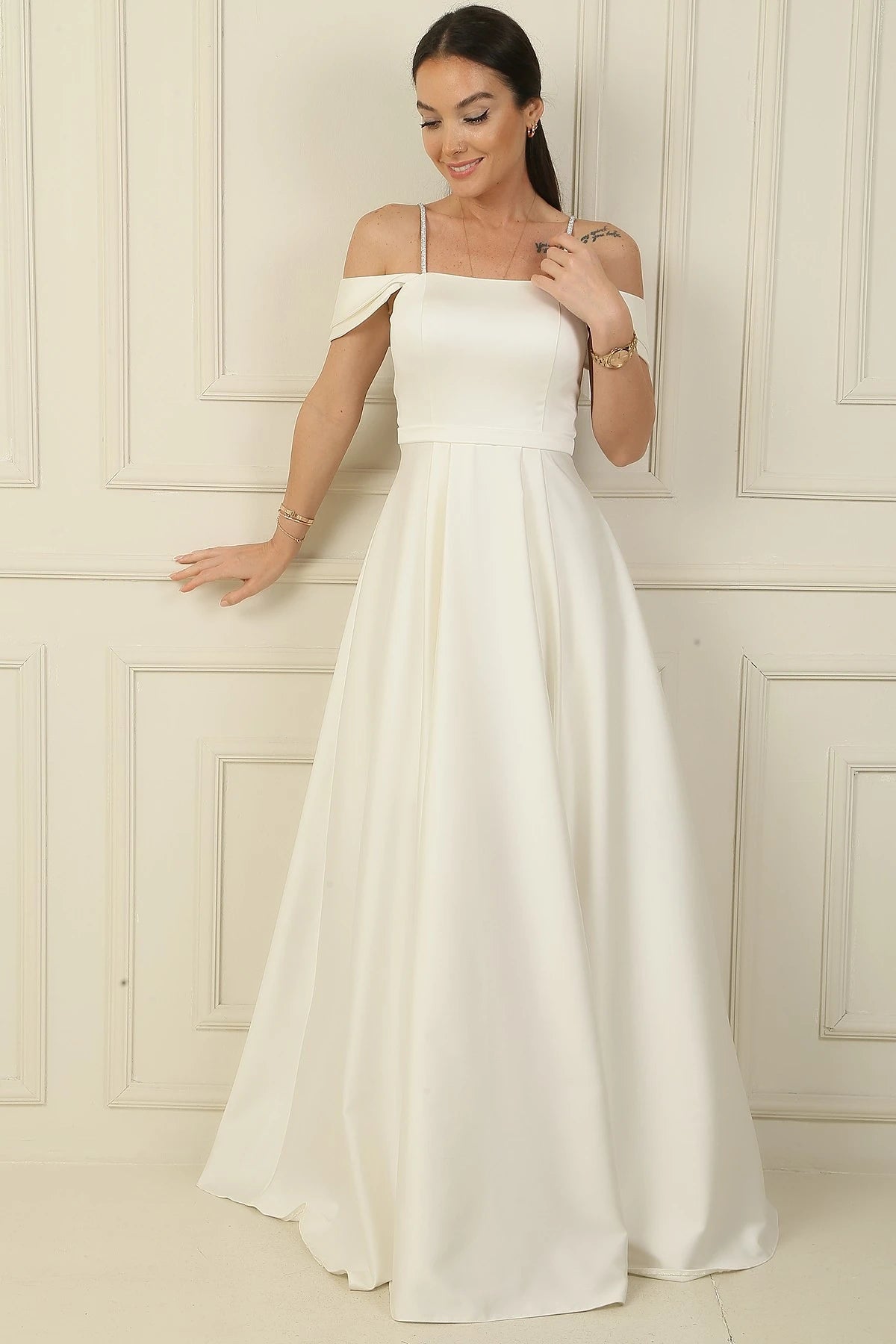Image of Rochie lungă din satin, cu bretele, detalii cu pietre, decolteu pătrat și căptușită