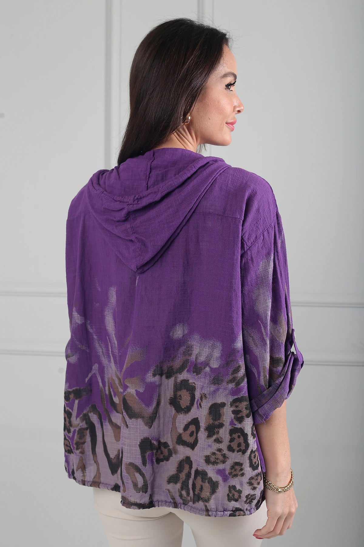 Image of Kadın Kapüşonlu Düğmeli Uzun Kollu Cepli Leopar Desen İtalyan Cotton Ceket