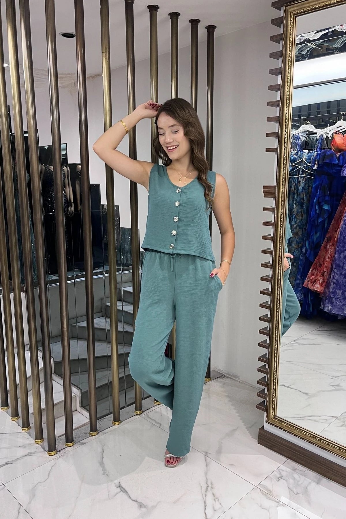 Image of Kadın V Yaka Önü Düğmeli Bluz Beli Lastikli Cepli Palazzo Pantolon Ayrobin 2'li Takım