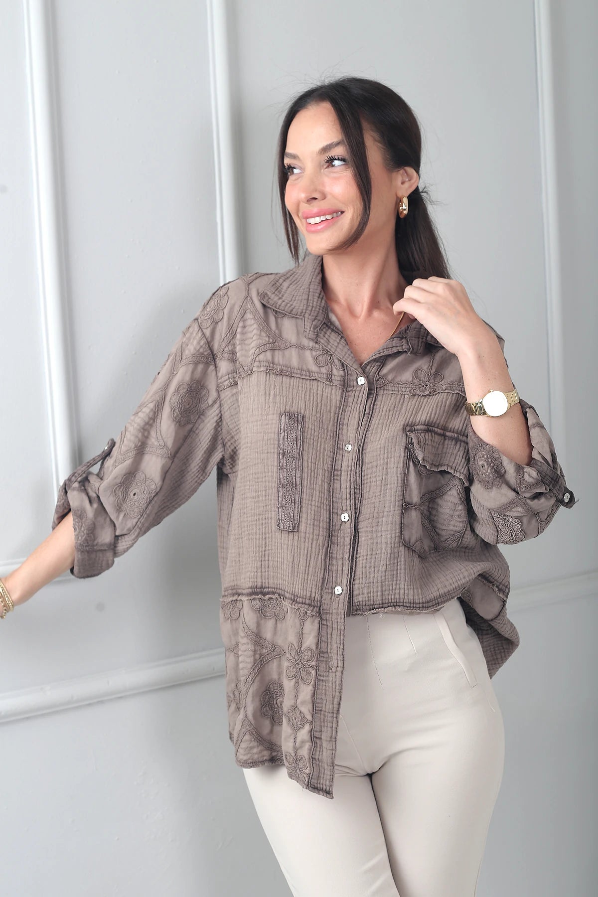 Image of Kadın İtalyan Tek Cepli Çiçek İşlemeli Cotton Gömlek