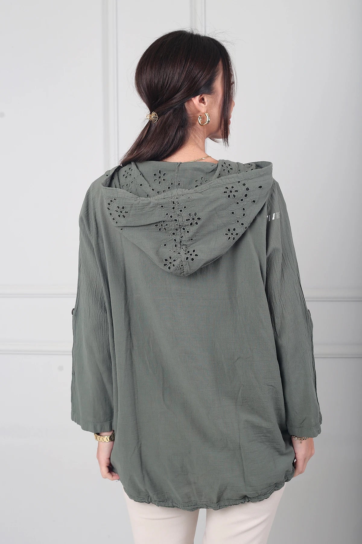 Image of Kadın Kapüşonlu Önü Düğmeli Cepli  Brode Fisto İşlemeli İtalyan Cotton Ceket