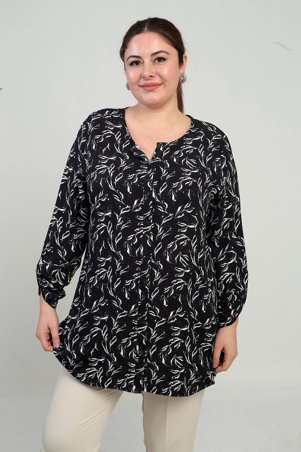 Image of Women's Crew Neck Leaf Patterned Plus Size Long Shirt with Folded Sleeves