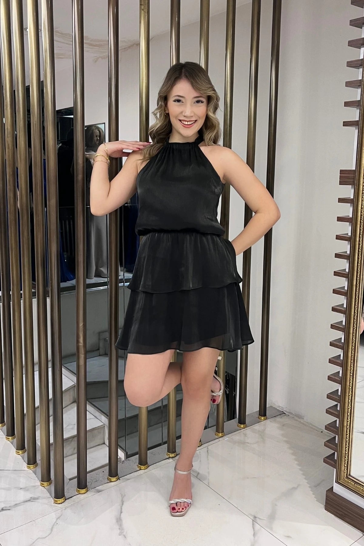 Image of Rochie scurtă din satin pentru femei, cu decolteu halter, căptușită, stratificată, cu volane