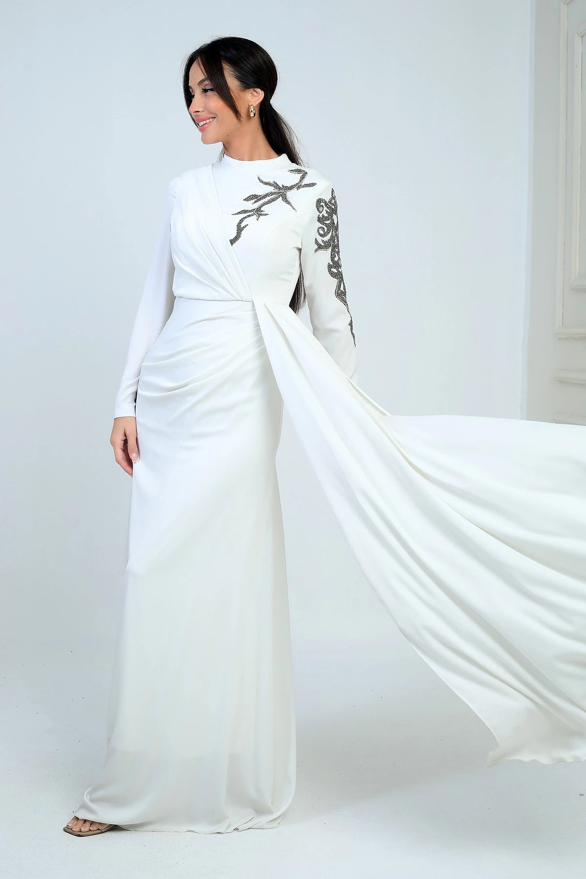 Image of Rochie hijab din crep satinat, cu imprimeu de pietre, cu încrețituri în față și căptușită