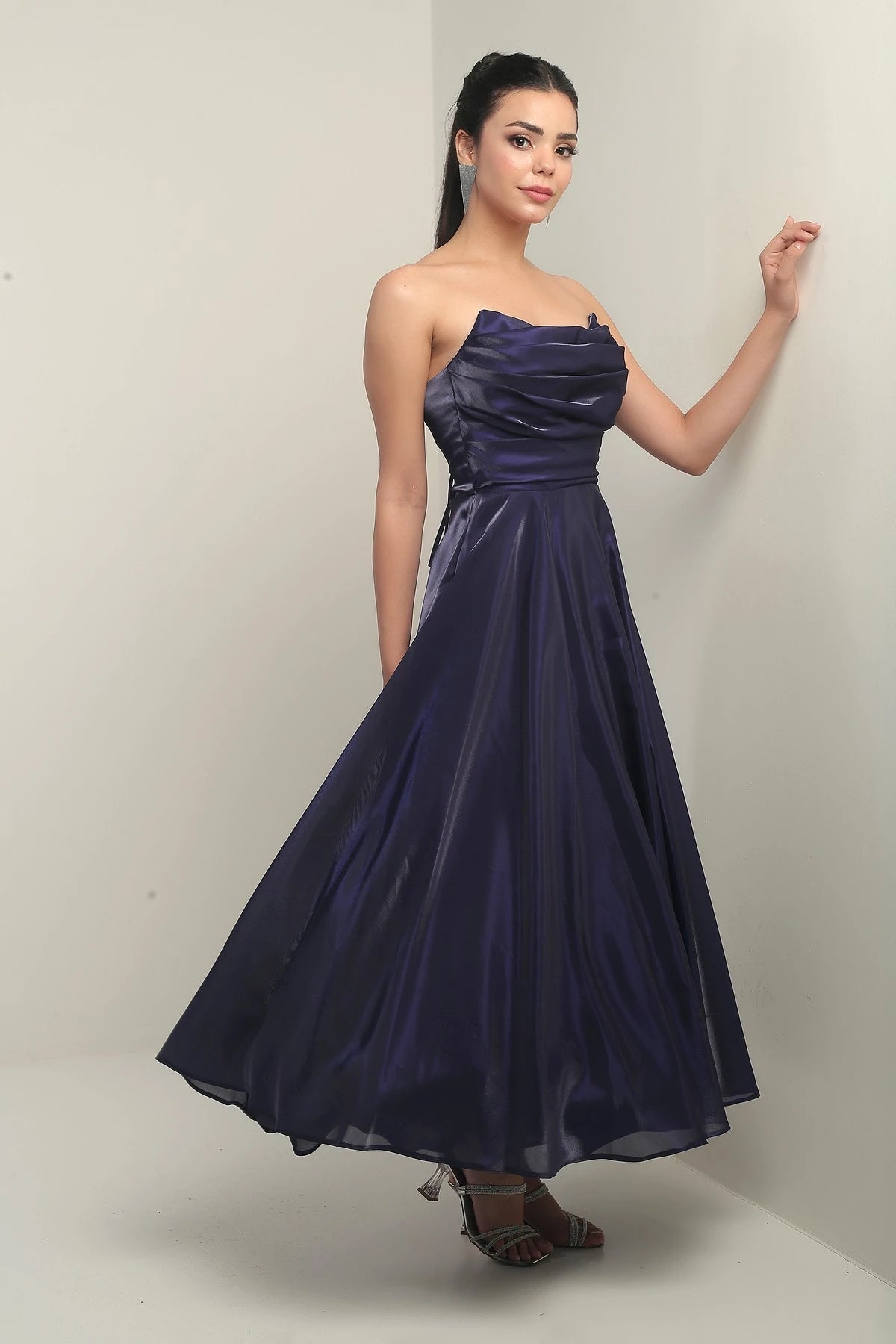 Image of Rochie midi din satin organza, fără bretele, cu decolteu în V pentru femei