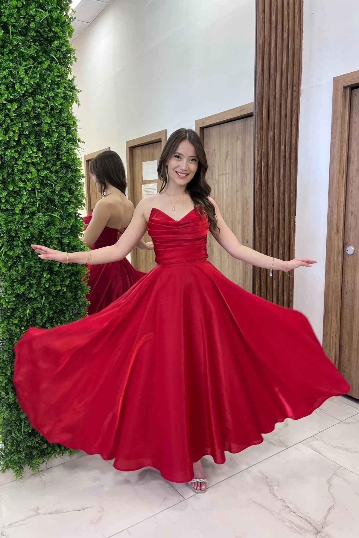 Image of Rochie midi din satin organza, fără bretele, cu decolteu în V pentru femei