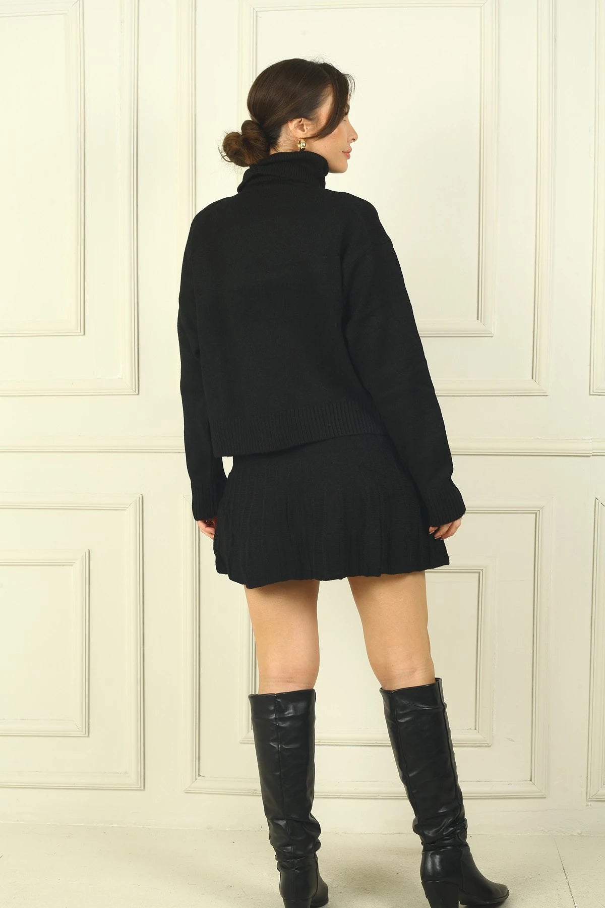 Image of Women's Turtleneck Long-Sleeve Sweater and Elastic Waist Short Skirt 2-Piece Knit Set