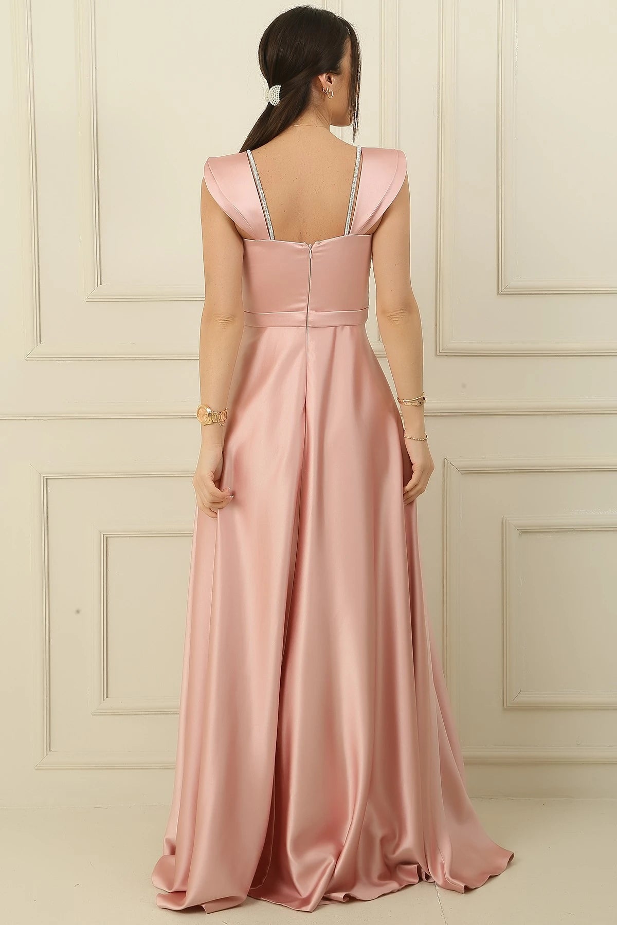 Image of Rochie lungă din satin, cu bretele, detalii cu pietre, decolteu pătrat și căptușită