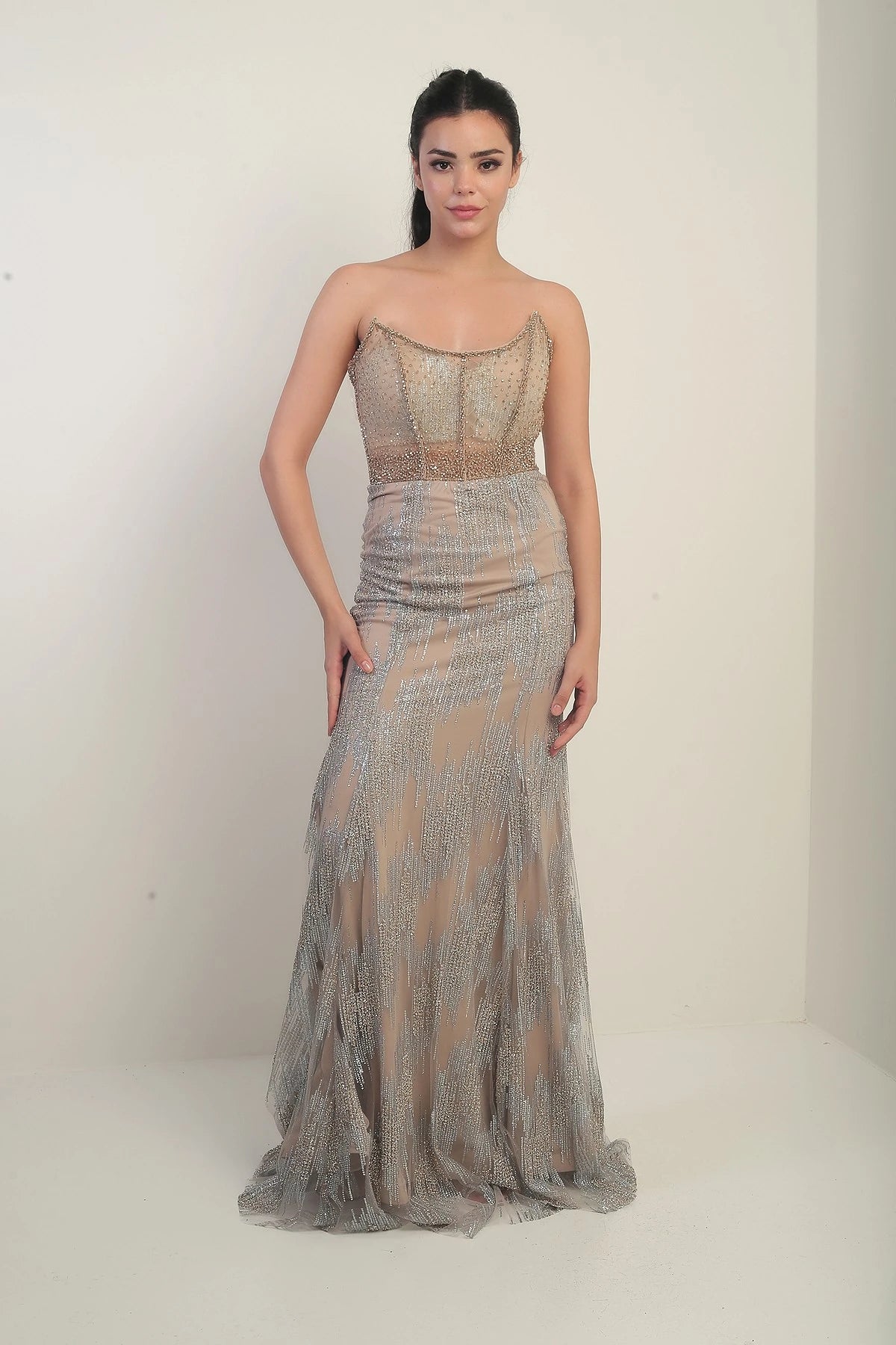 Image of Kadın Boncuk-Taş Detaylı Astarlı Balenli Üstü Transparan Uzun Elbise