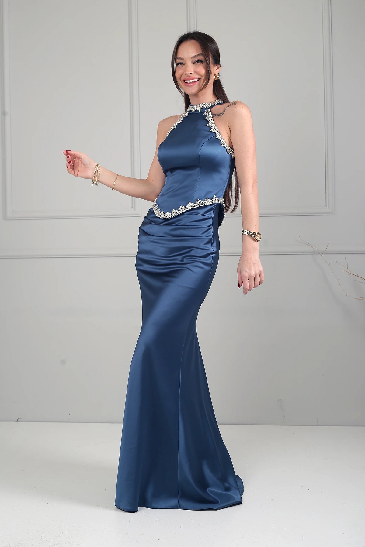 Image of Kadın Halter Yaka Astarlı Taş Detaylı Uzun Saten Elbise