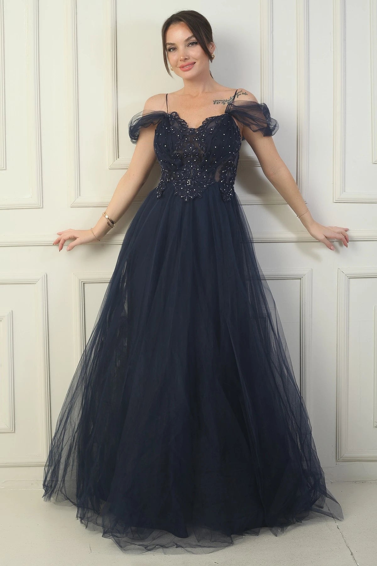 Image of Women's Front and Back V-Neck Lined Dropped Sleeves Princess Evening Dress with Applique Embroidery on Top